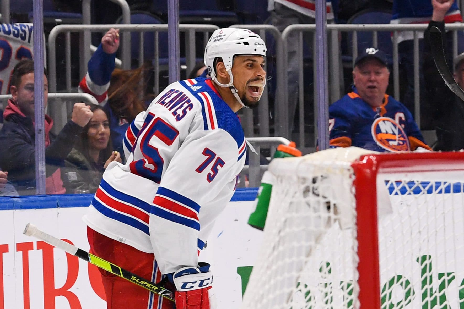 New York Rangers trade Ryan Reaves to Minnesota Wild