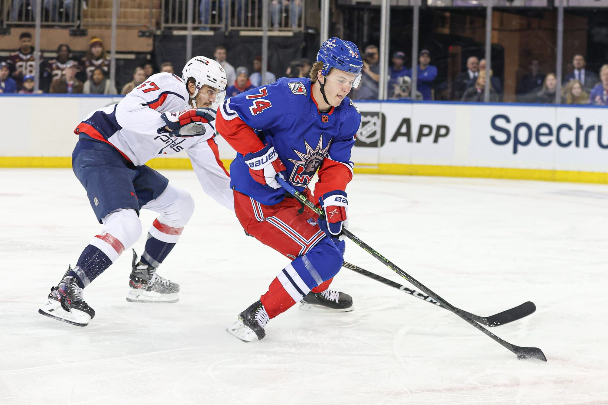 Vancouver Canucks acquire Vitali Kravtsov from New York Rangers