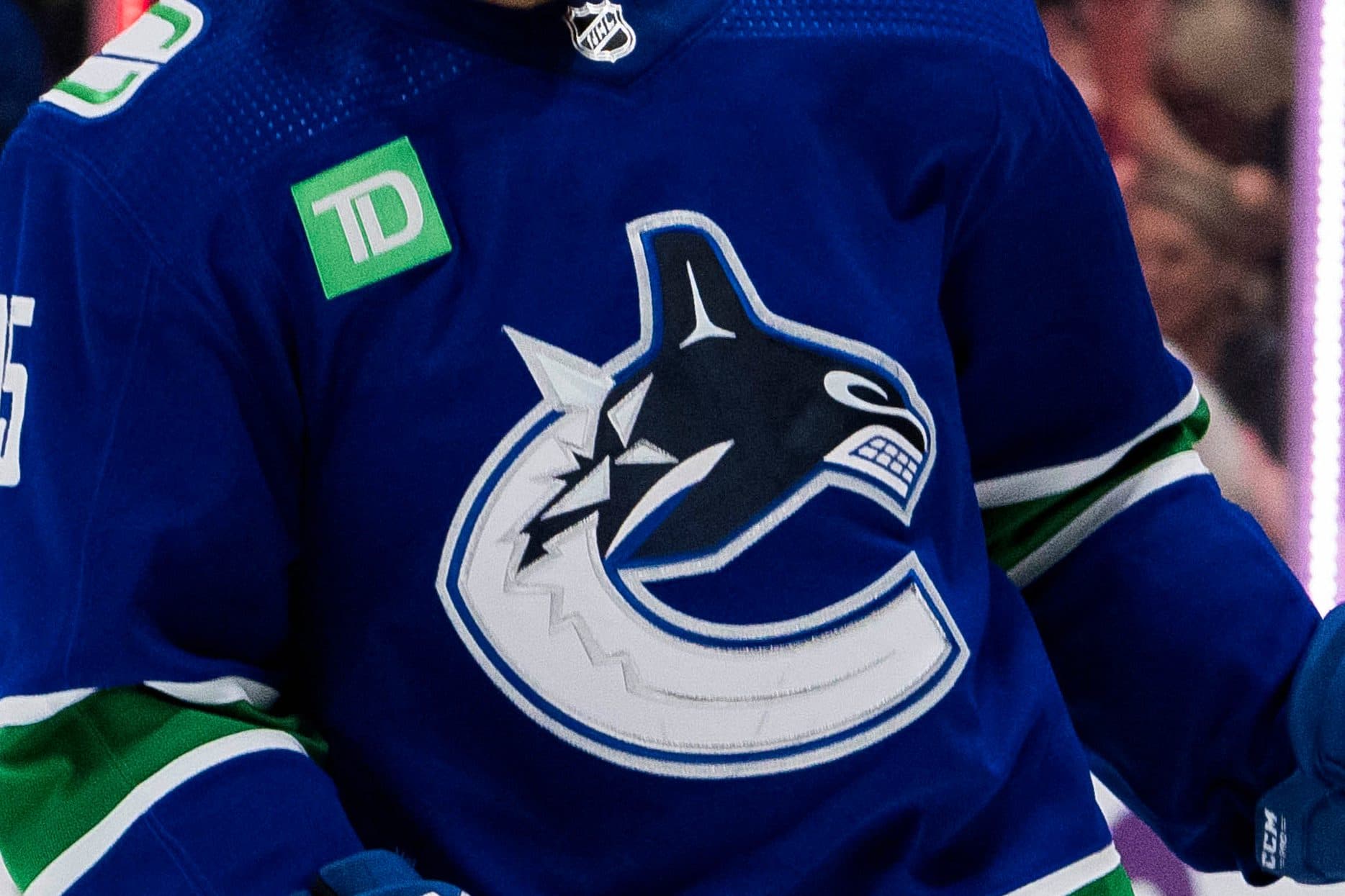 Canucks acquire Ilya Safonov from Blackhawks for future considerations