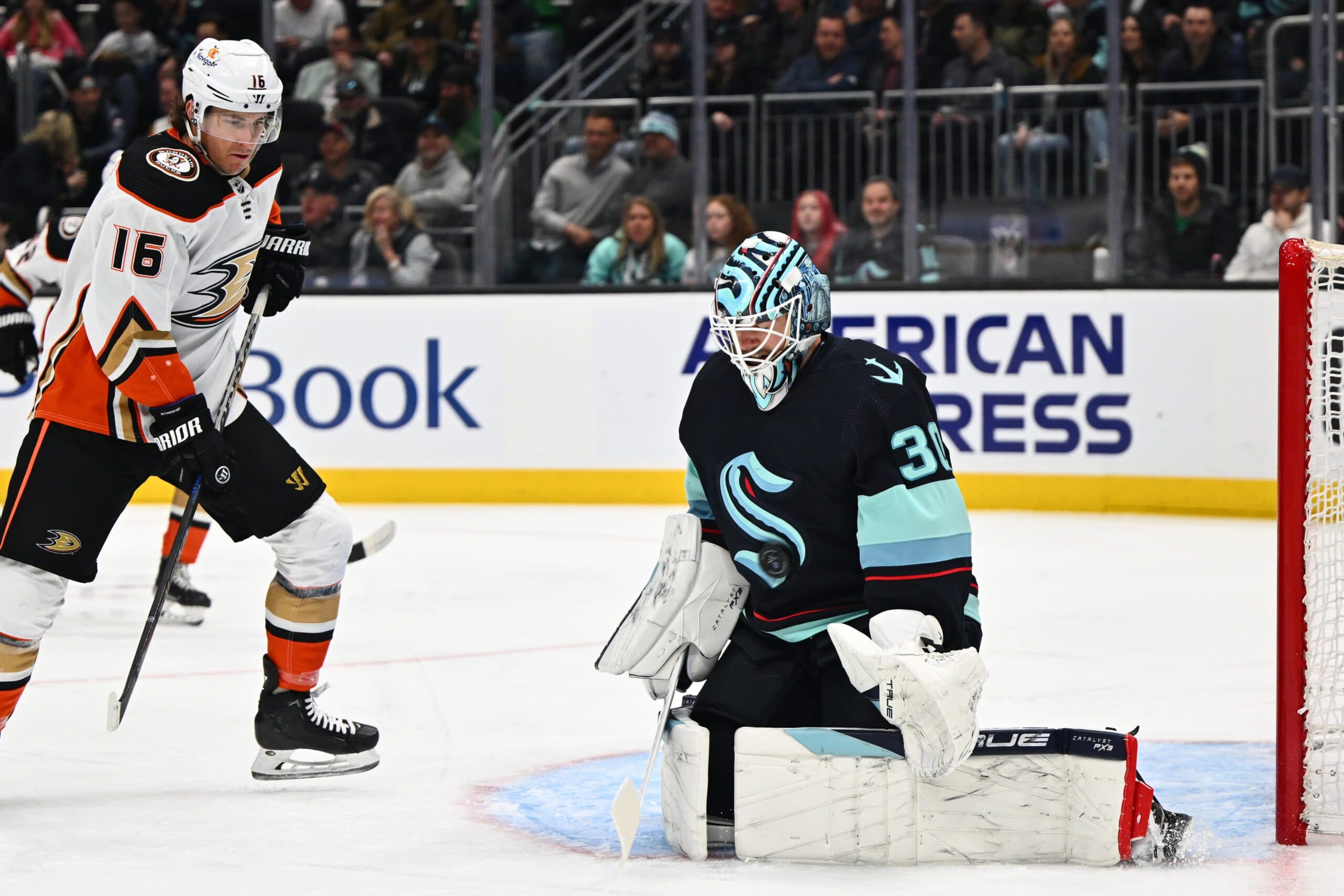 Toronto Maple Leafs sign Martin Jones to one-year contract