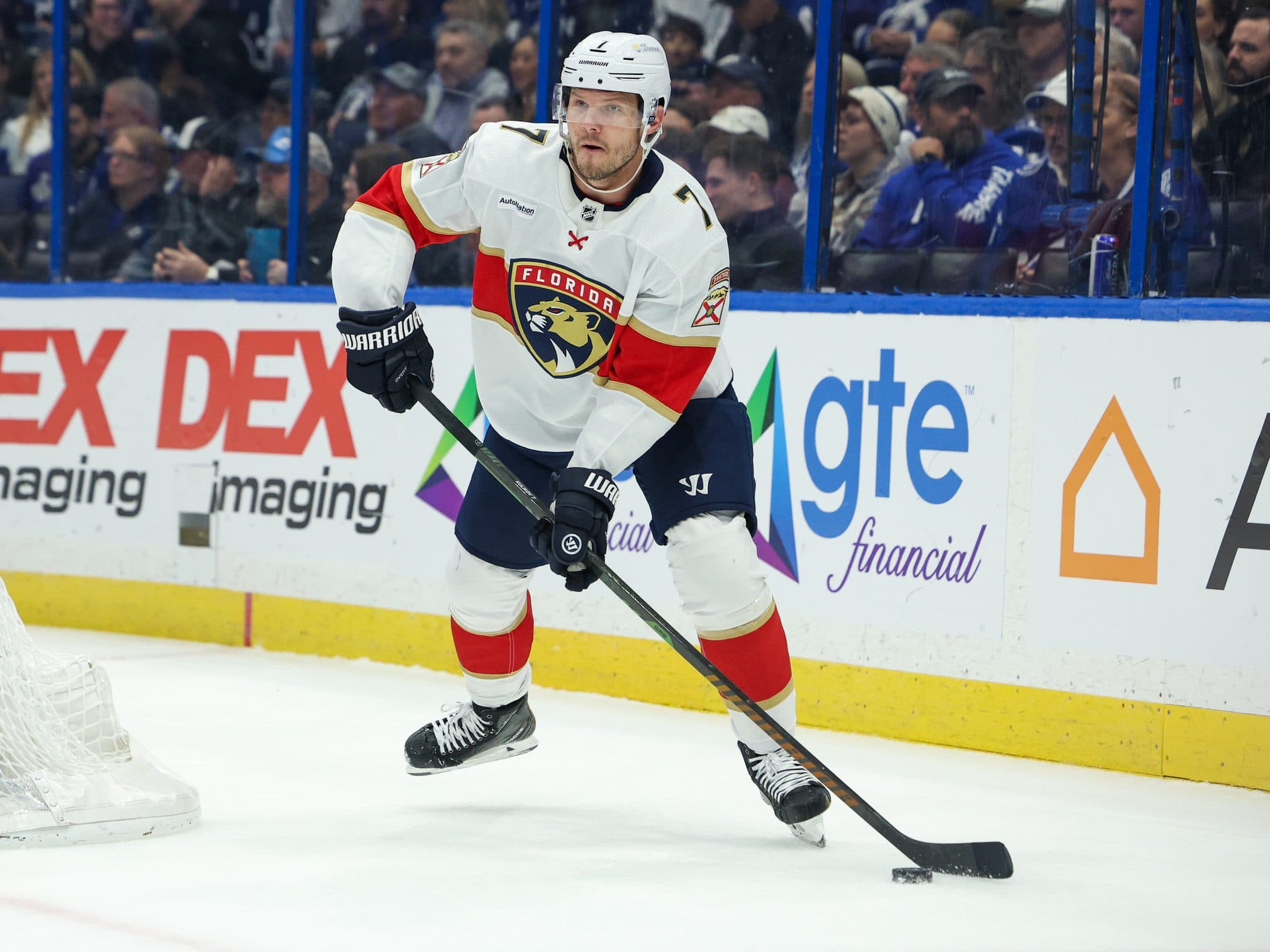 Panthers’ Dmitry Kulikov leaves game with upper-body injury