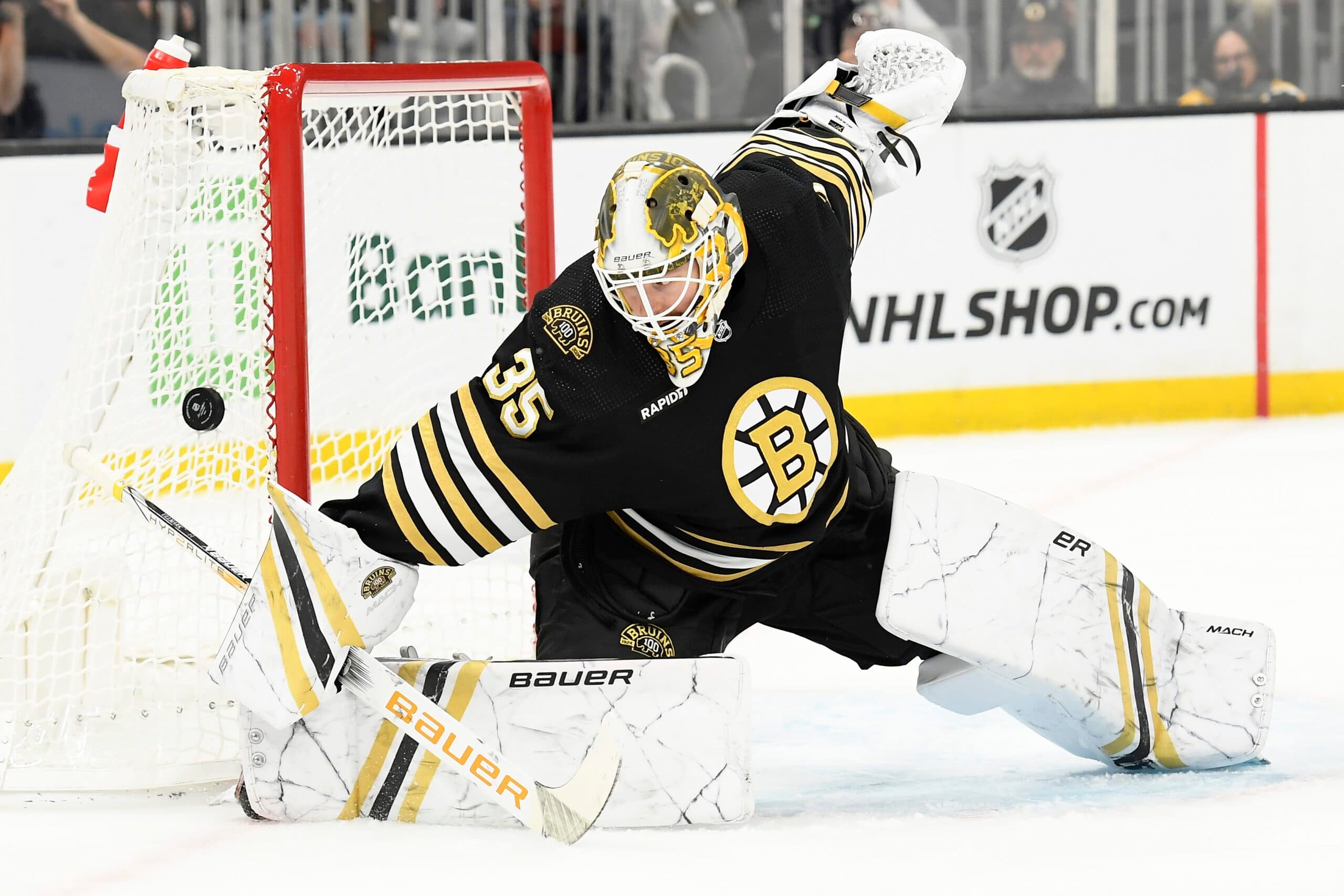 Boston Bruins goaltender Linus Ullmark