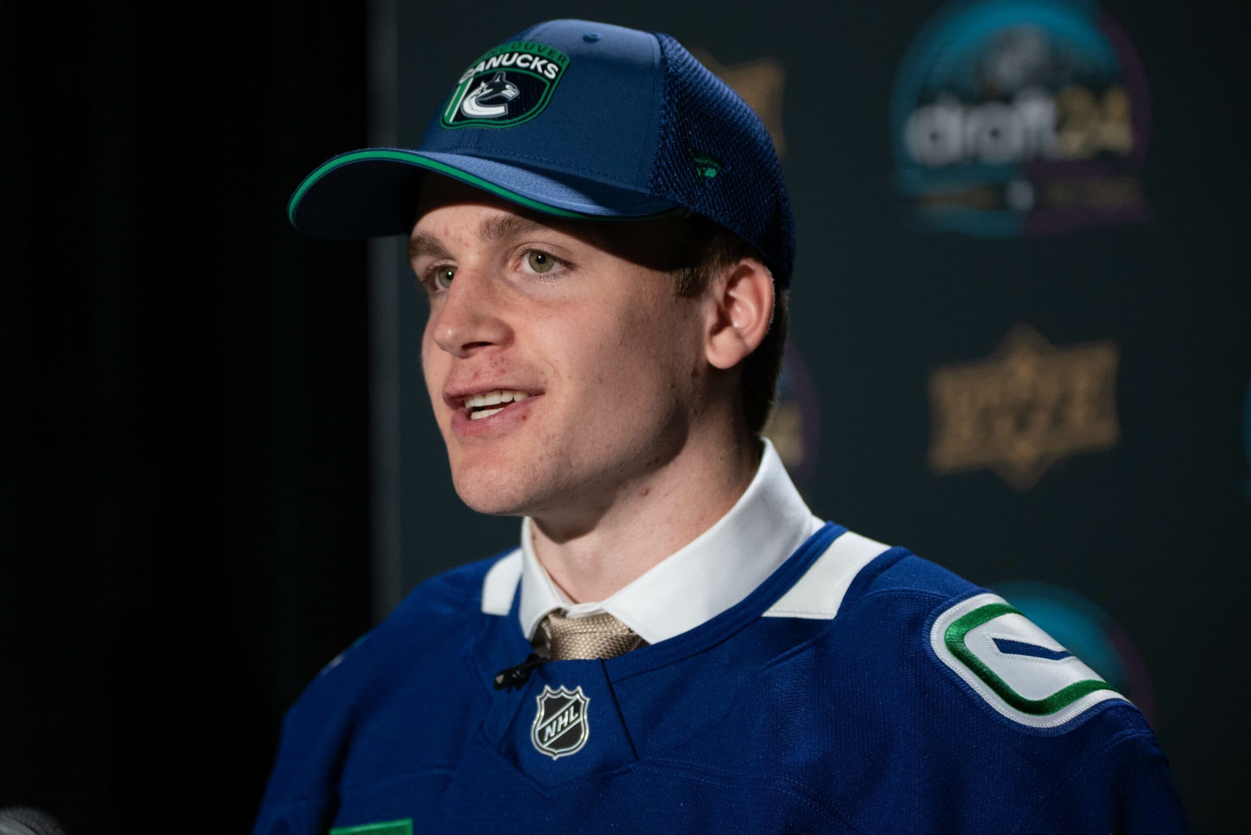 Canucks sign Patterson, Chiarot to three-year, entry-level contracts