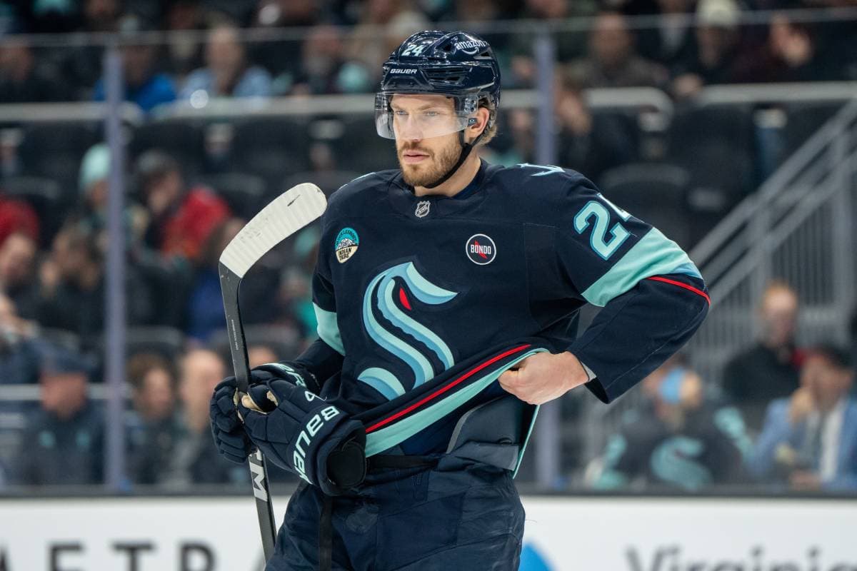Bet on Flyers to pursue a left-shot defenseman next
