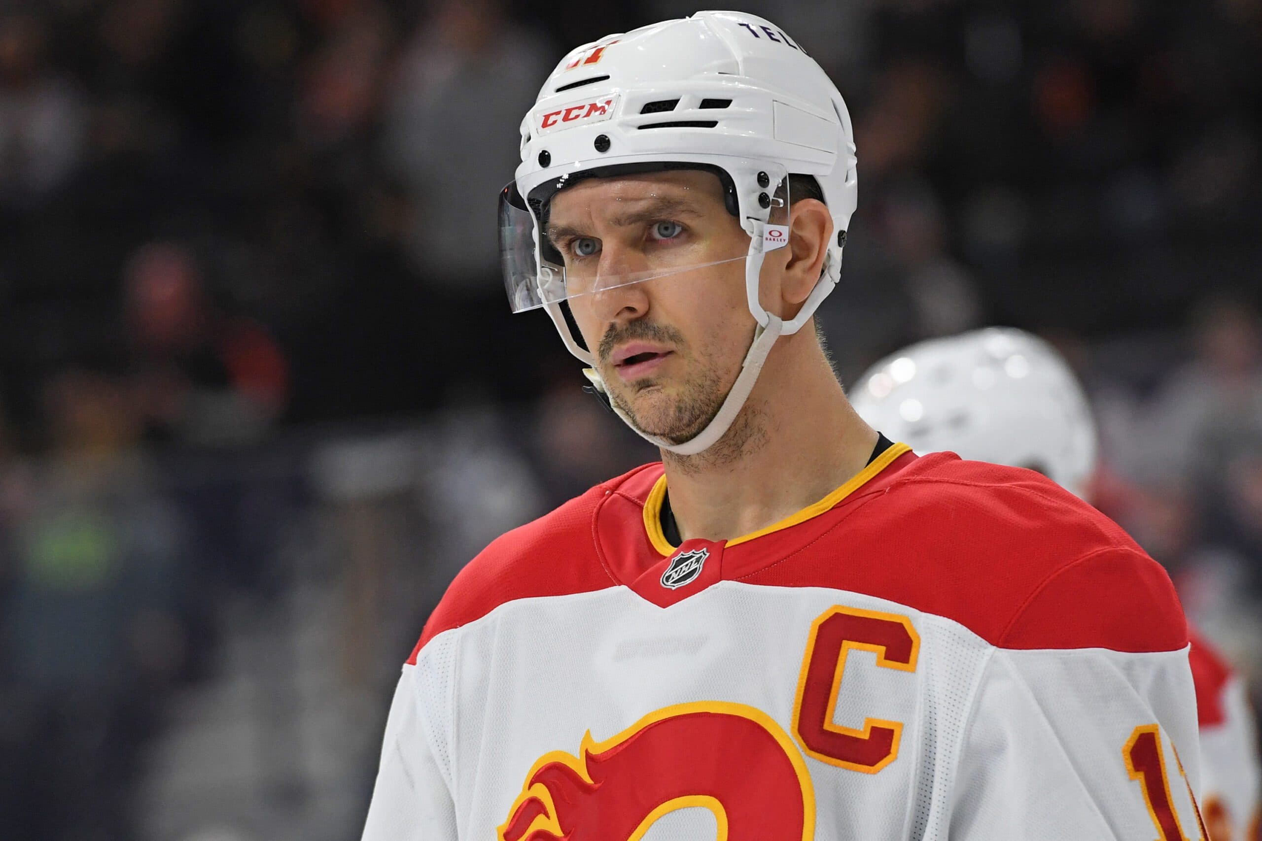 Flames’ Mikael Backlund week-to-week with lower-body injury