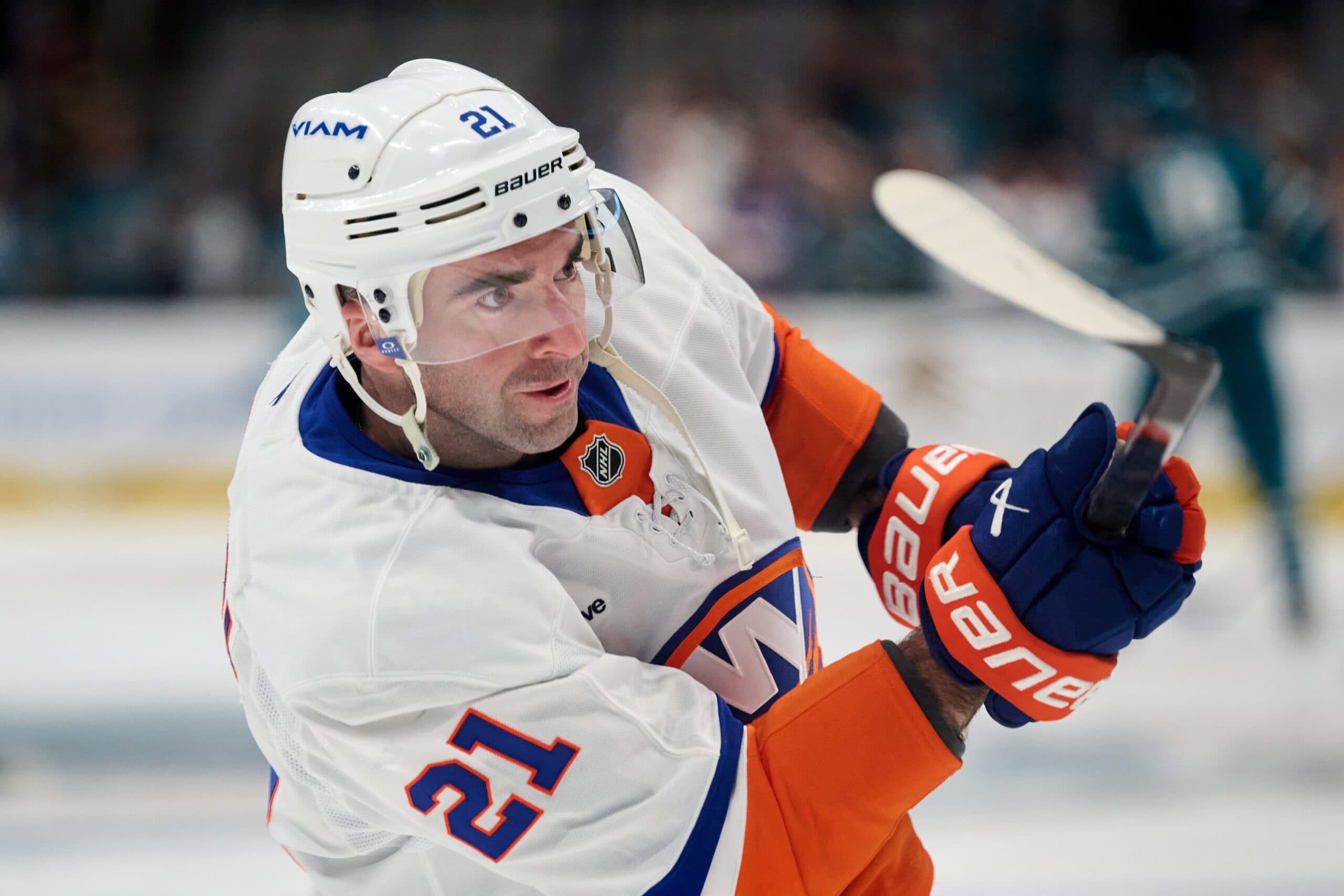 Islanders’ Kyle Palmieri leaves game against Flyers with lower-body injury