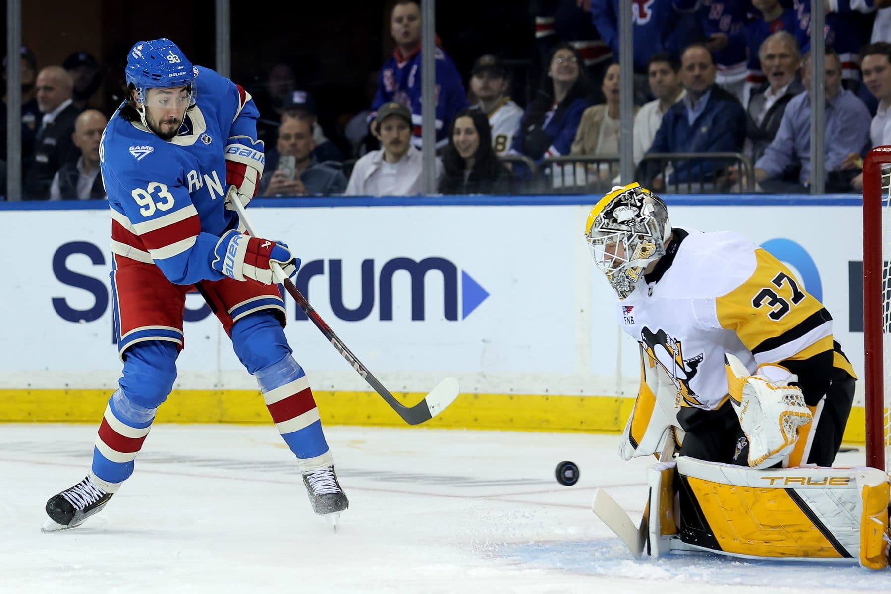 Rangers set record among active teams for longest season-opening scoreless streak at home